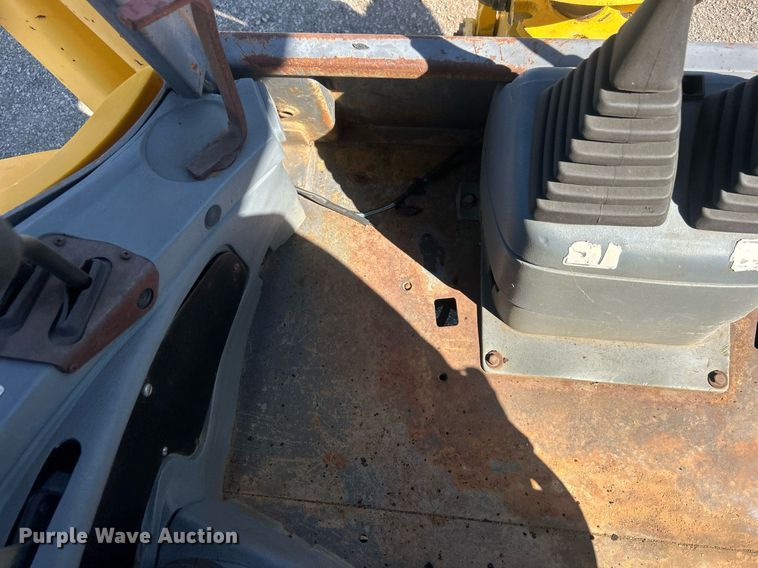 image for item EG1108 2000 New Holland 555E backhoe