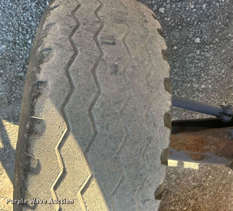 image for item EG1108 2000 New Holland 555E backhoe