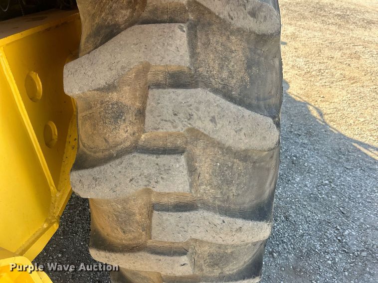 image for item EG1108 2000 New Holland 555E backhoe