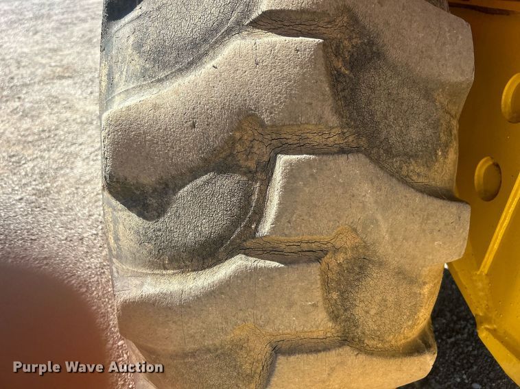 image for item EG1108 2000 New Holland 555E backhoe