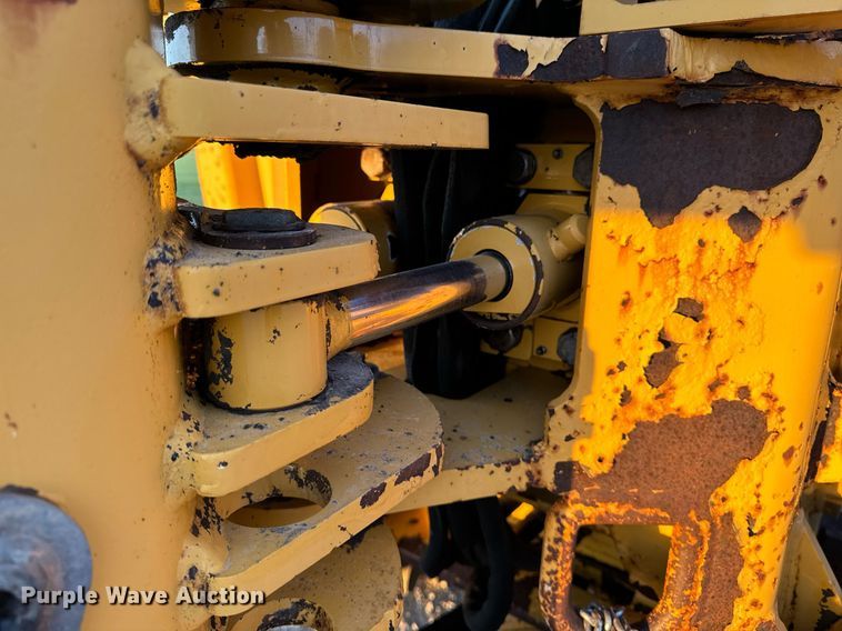 image for item EG6756 2000 Vermeer  V6500 trencher