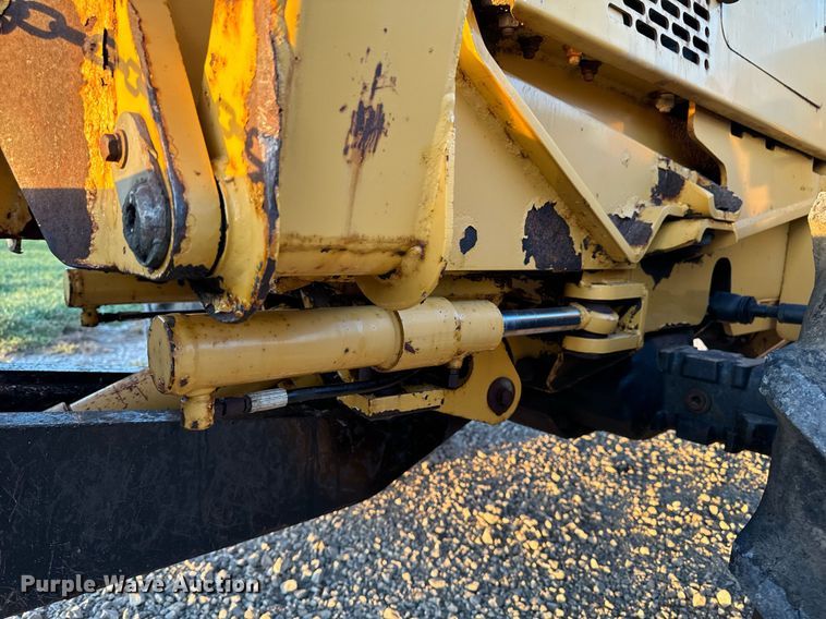 image for item EG6756 2000 Vermeer  V6500 trencher