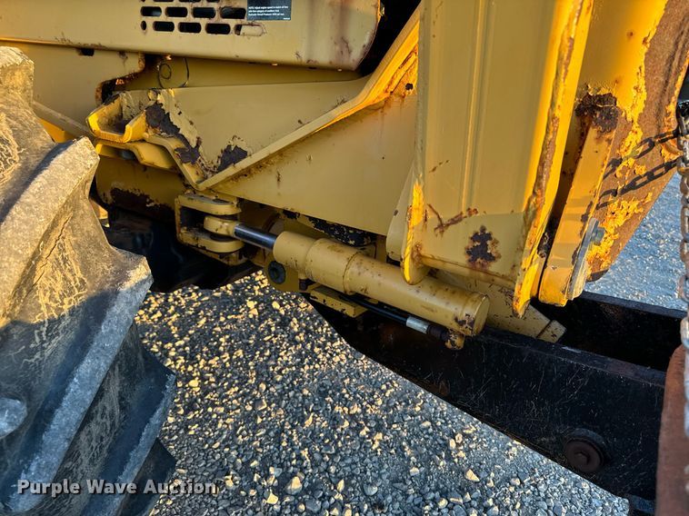 image for item EG6756 2000 Vermeer  V6500 trencher