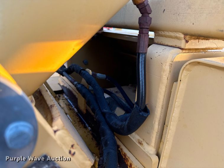 image for item EG6756 2000 Vermeer  V6500 trencher