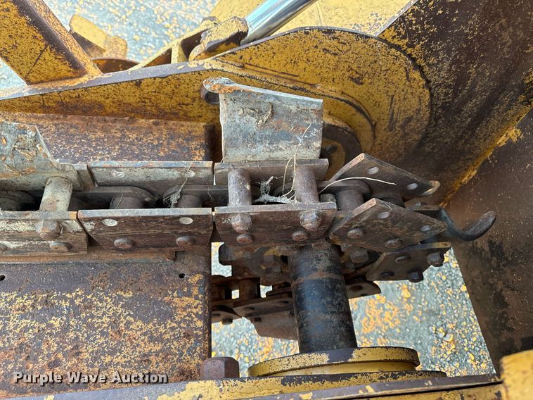 image for item EG6756 2000 Vermeer  V6500 trencher