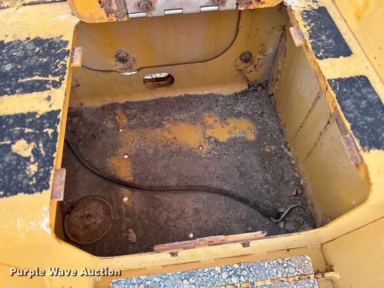 image for item EG6756 2000 Vermeer  V6500 trencher