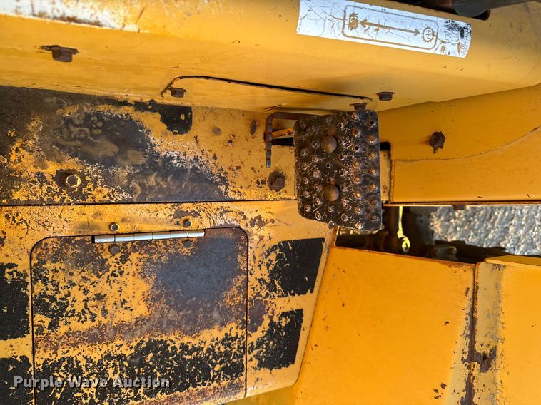 image for item EG6756 2000 Vermeer  V6500 trencher