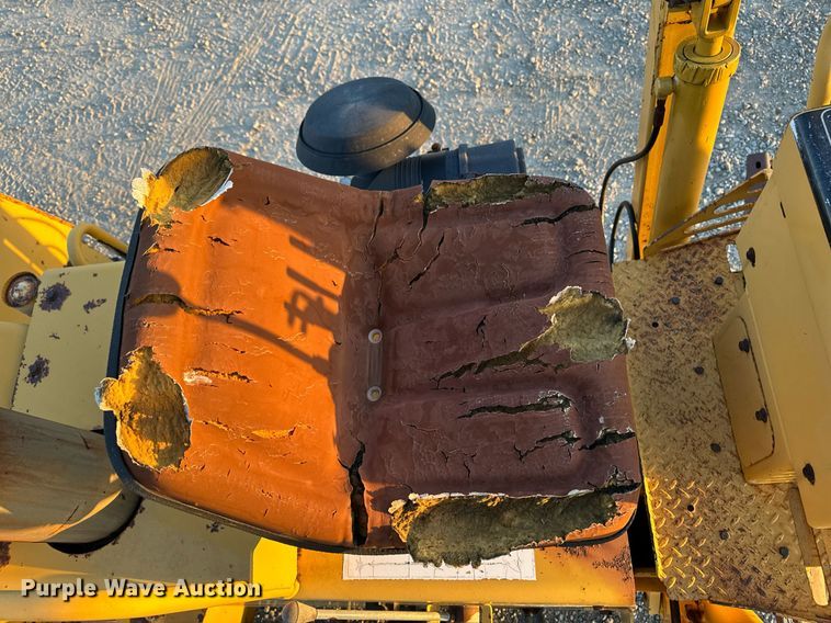 image for item EG6756 2000 Vermeer  V6500 trencher