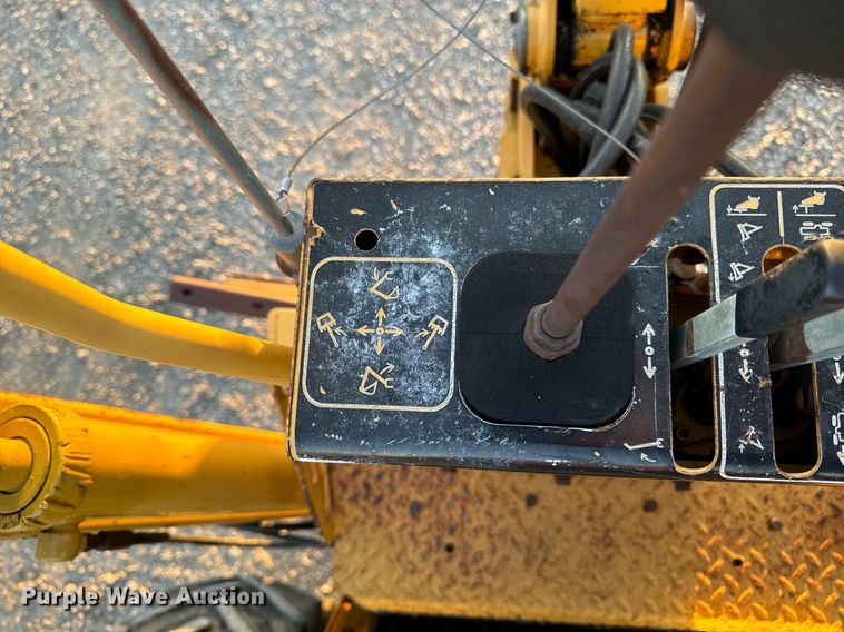 image for item EG6756 2000 Vermeer  V6500 trencher