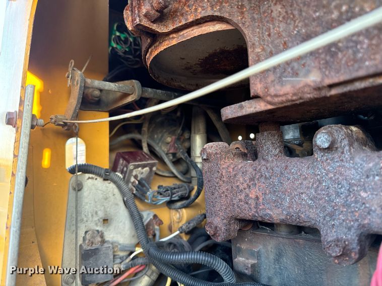 image for item EG6756 2000 Vermeer  V6500 trencher