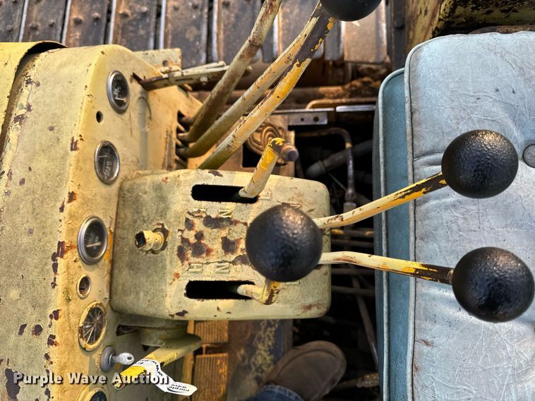 image for item EG6784 Case 1000 Terratrac Crawler dozer