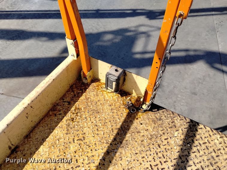 image for item EG9890 2010 JLG 4069LE scissor lift