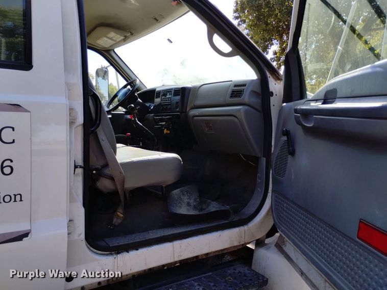 image for item EG9894 2008 Ford F650 Super Duty XL Crew Cab dump truck