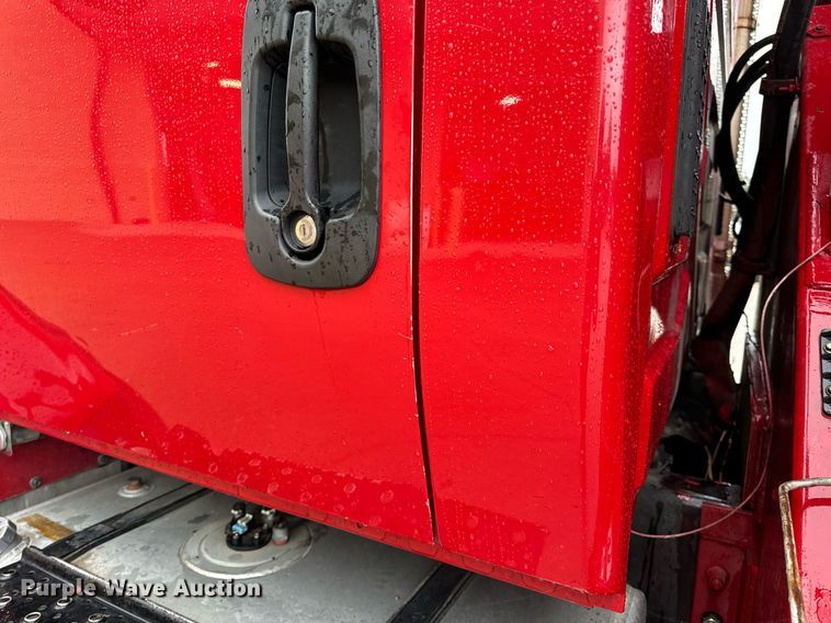 image for item EH7019 2014 International  7400 digger derrick truck