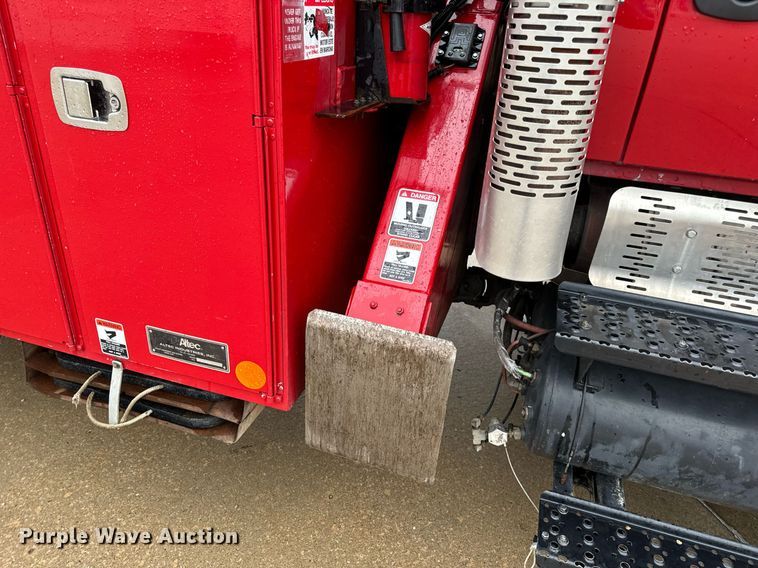 image for item EH7019 2014 International  7400 digger derrick truck