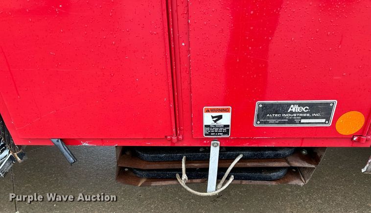 image for item EH7019 2014 International  7400 digger derrick truck