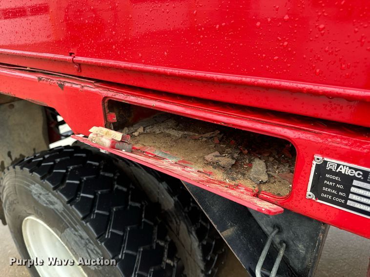 image for item EH7019 2014 International  7400 digger derrick truck