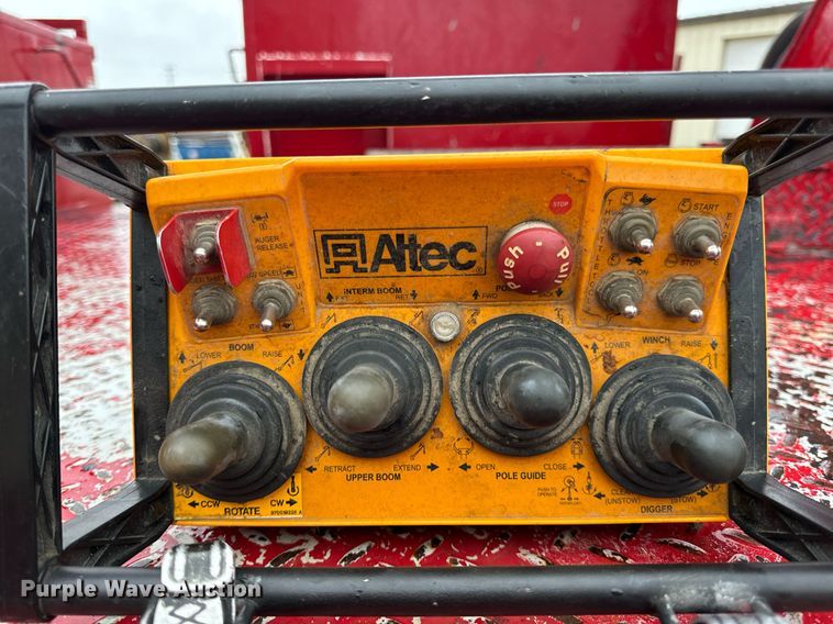 image for item EH7019 2014 International  7400 digger derrick truck