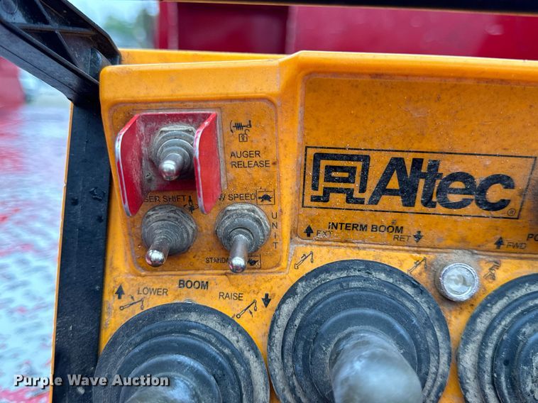 image for item EH7019 2014 International  7400 digger derrick truck