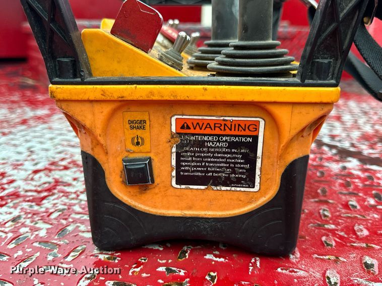 image for item EH7019 2014 International  7400 digger derrick truck