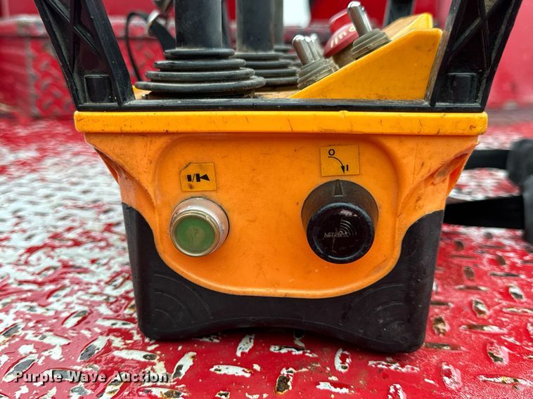 image for item EH7019 2014 International  7400 digger derrick truck