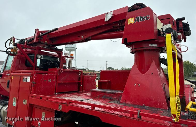 image for item EH7019 2014 International  7400 digger derrick truck