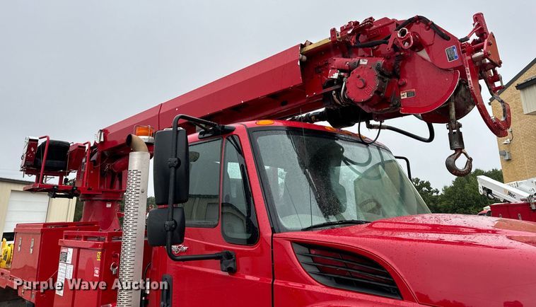 image for item EH7019 2014 International  7400 digger derrick truck