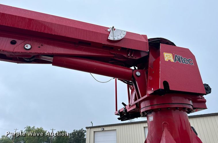 image for item EH7019 2014 International  7400 digger derrick truck