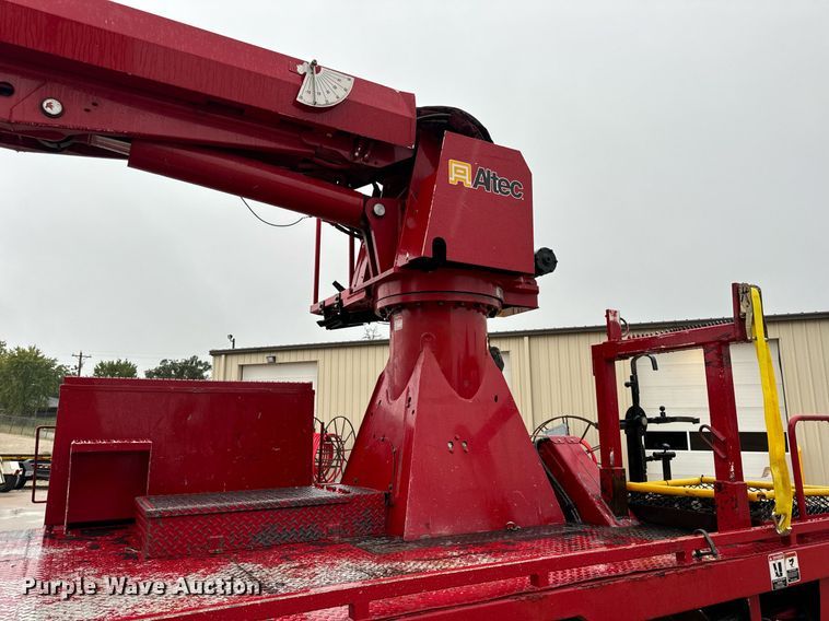 image for item EH7019 2014 International  7400 digger derrick truck