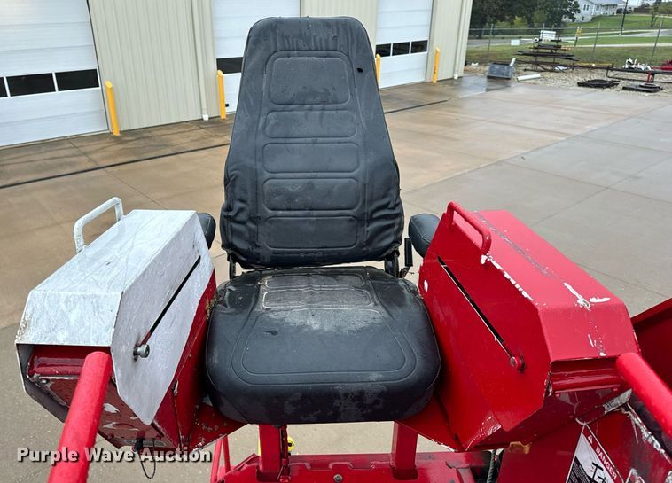 image for item EH7019 2014 International  7400 digger derrick truck