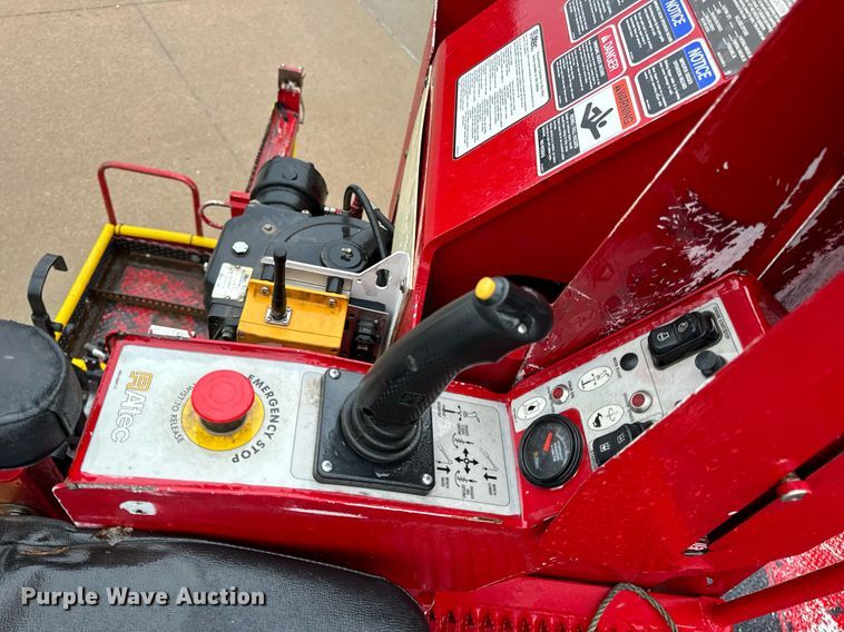 image for item EH7019 2014 International  7400 digger derrick truck