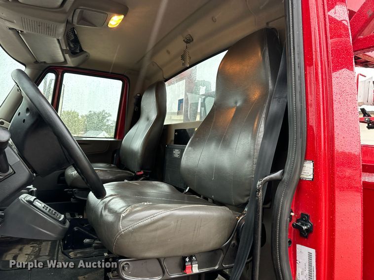 image for item EH7019 2014 International  7400 digger derrick truck