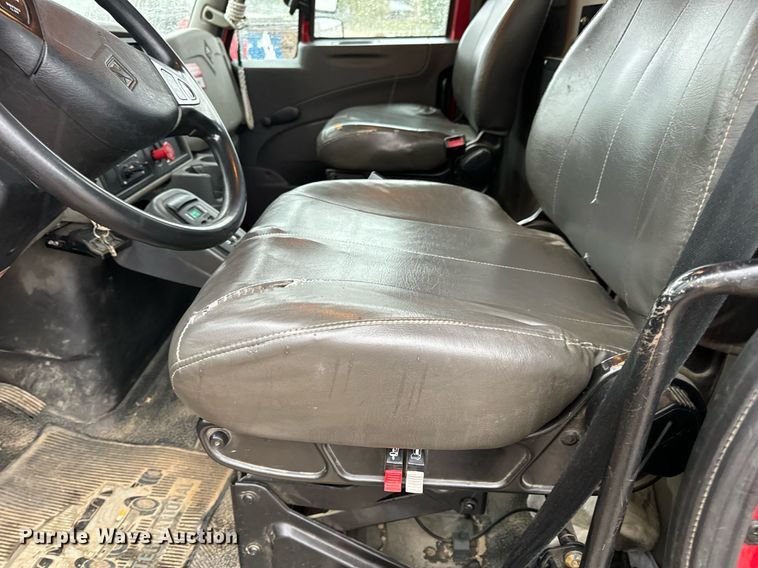 image for item EH7019 2014 International  7400 digger derrick truck