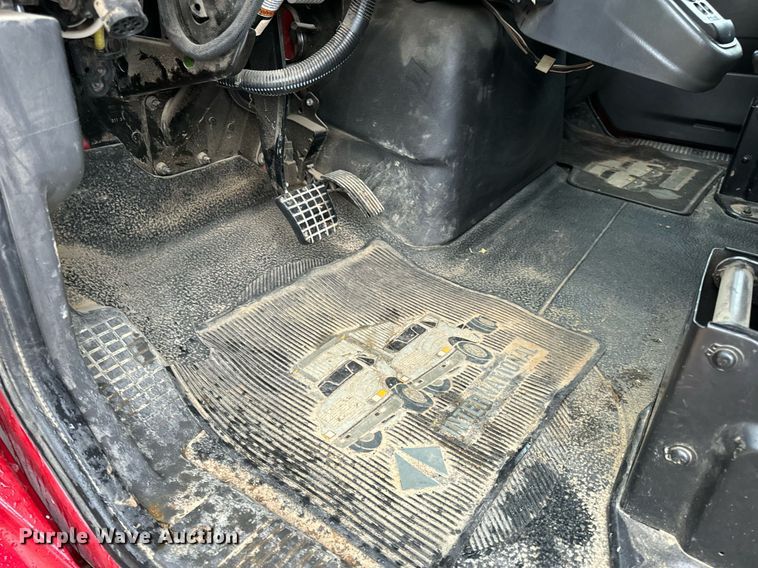 image for item EH7019 2014 International  7400 digger derrick truck