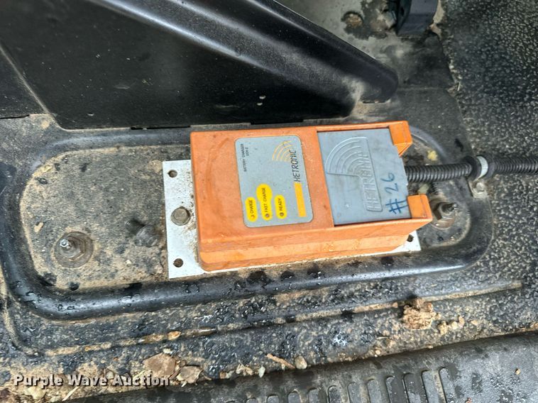 image for item EH7019 2014 International  7400 digger derrick truck