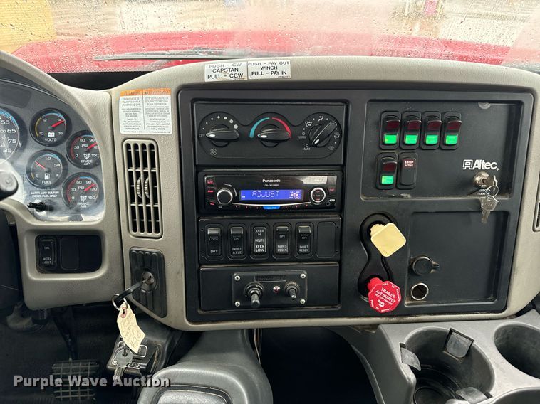 image for item EH7019 2014 International  7400 digger derrick truck