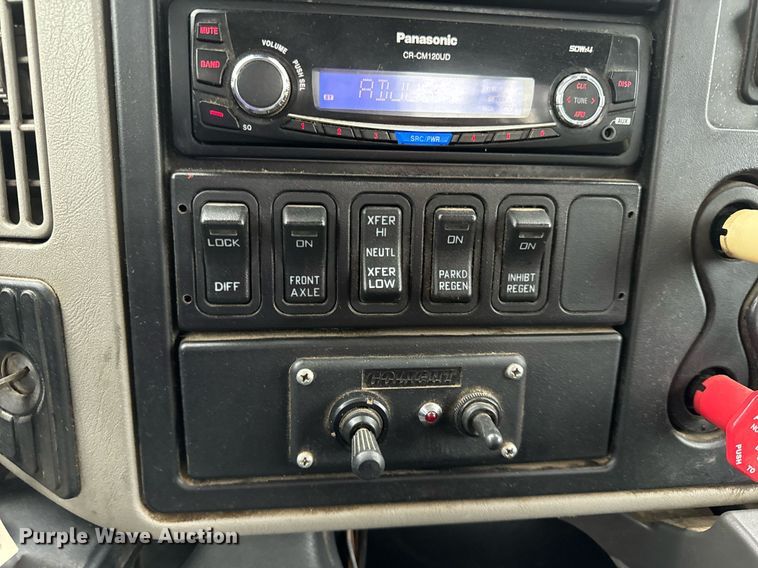 image for item EH7019 2014 International  7400 digger derrick truck