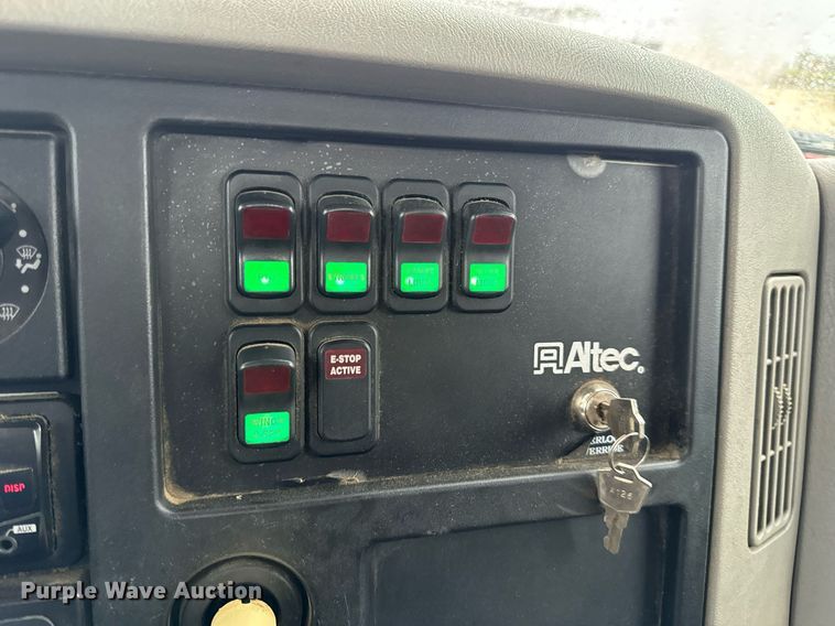 image for item EH7019 2014 International  7400 digger derrick truck