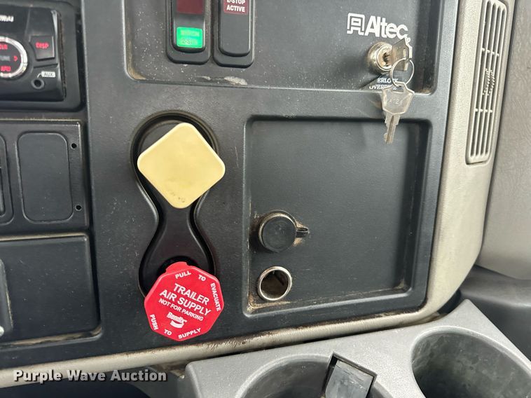 image for item EH7019 2014 International  7400 digger derrick truck