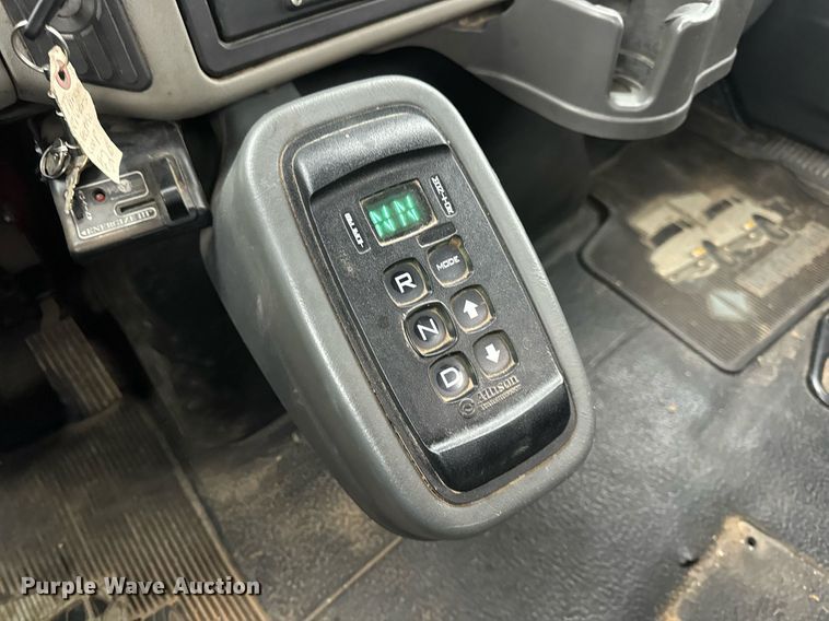 image for item EH7019 2014 International  7400 digger derrick truck