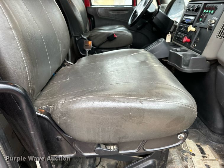 image for item EH7019 2014 International  7400 digger derrick truck