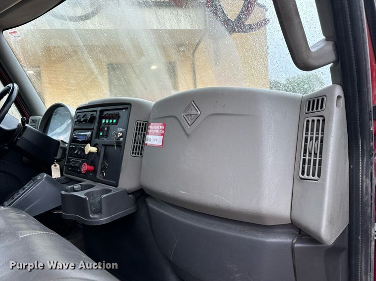 image for item EH7019 2014 International  7400 digger derrick truck