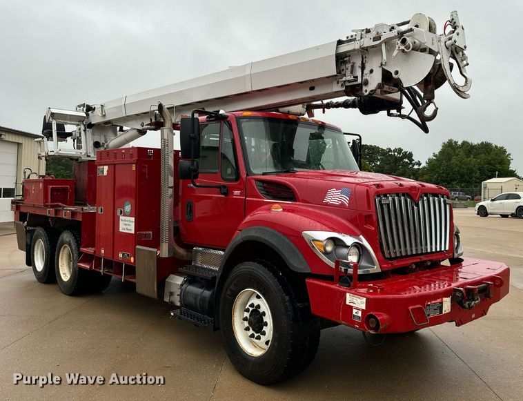 image for item EH7020 2010 International 7500 digger derrick truck