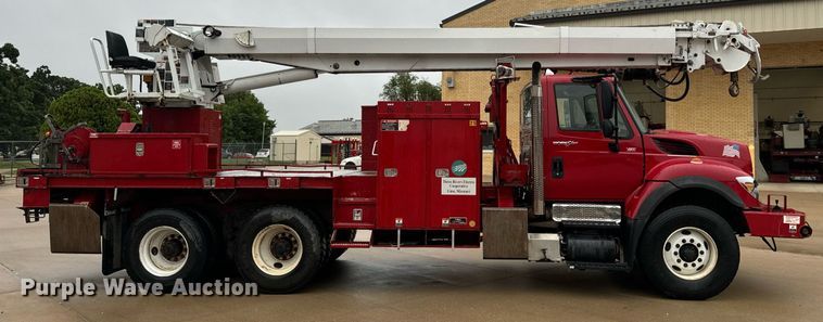 image for item EH7020 2010 International 7500 digger derrick truck