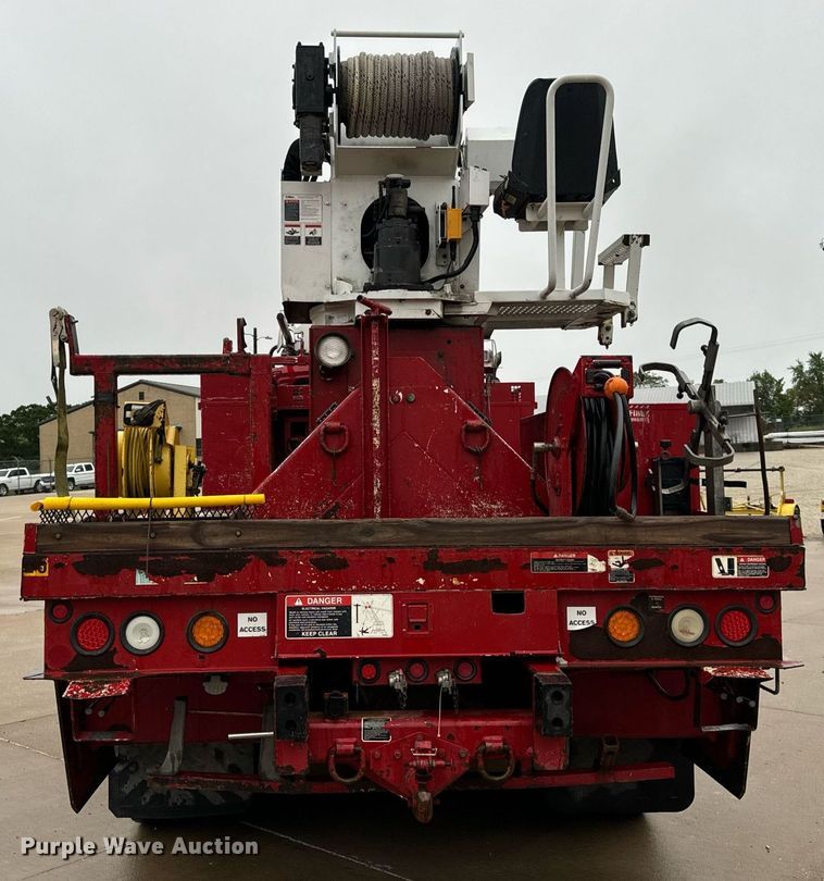 image for item EH7020 2010 International 7500 digger derrick truck