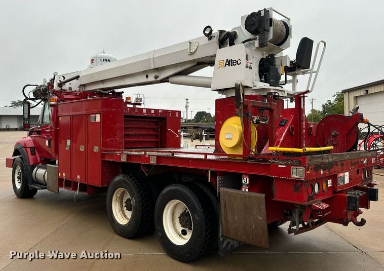 image for item EH7020 2010 International 7500 digger derrick truck