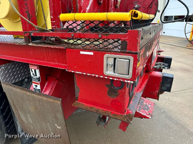 image for item EH7020 2010 International 7500 digger derrick truck