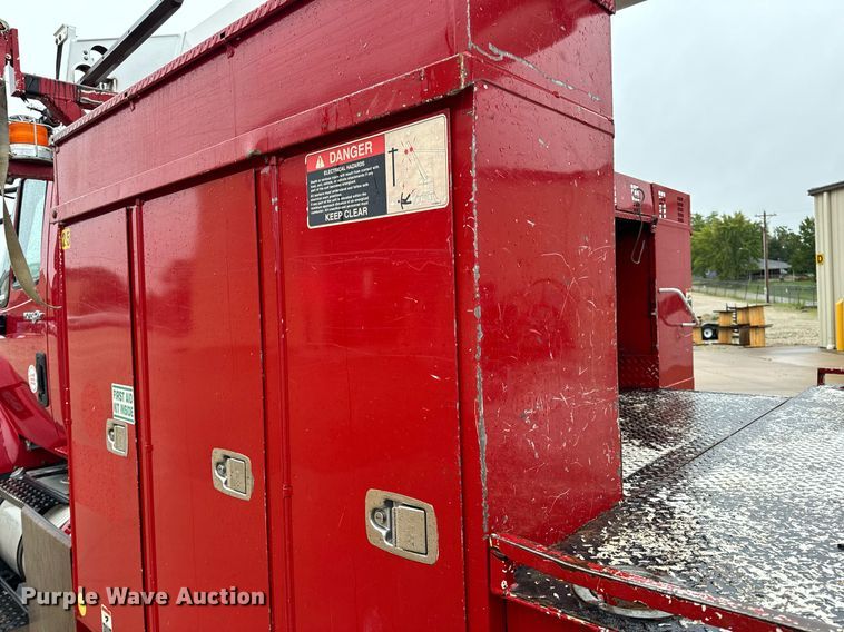 image for item EH7020 2010 International 7500 digger derrick truck