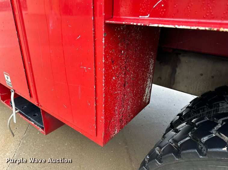 image for item EH7020 2010 International 7500 digger derrick truck