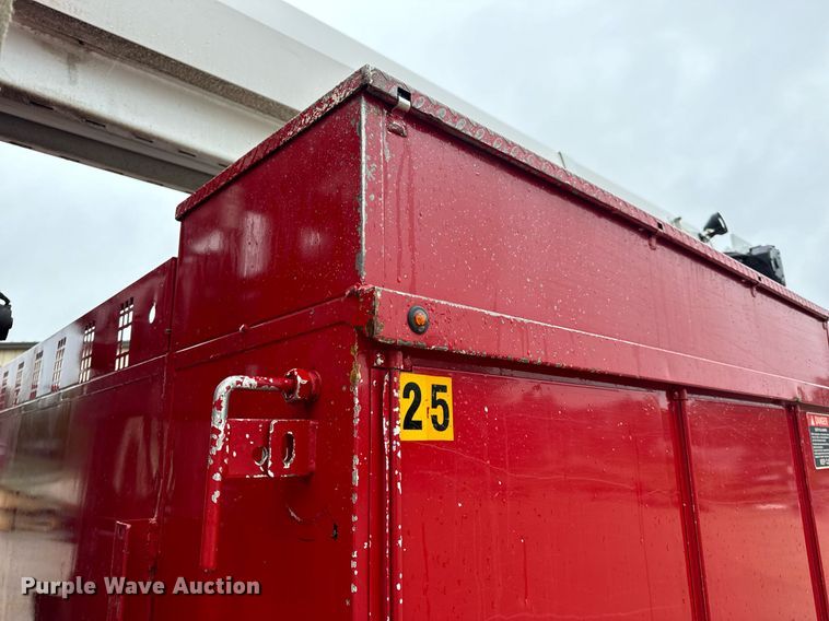 image for item EH7020 2010 International 7500 digger derrick truck